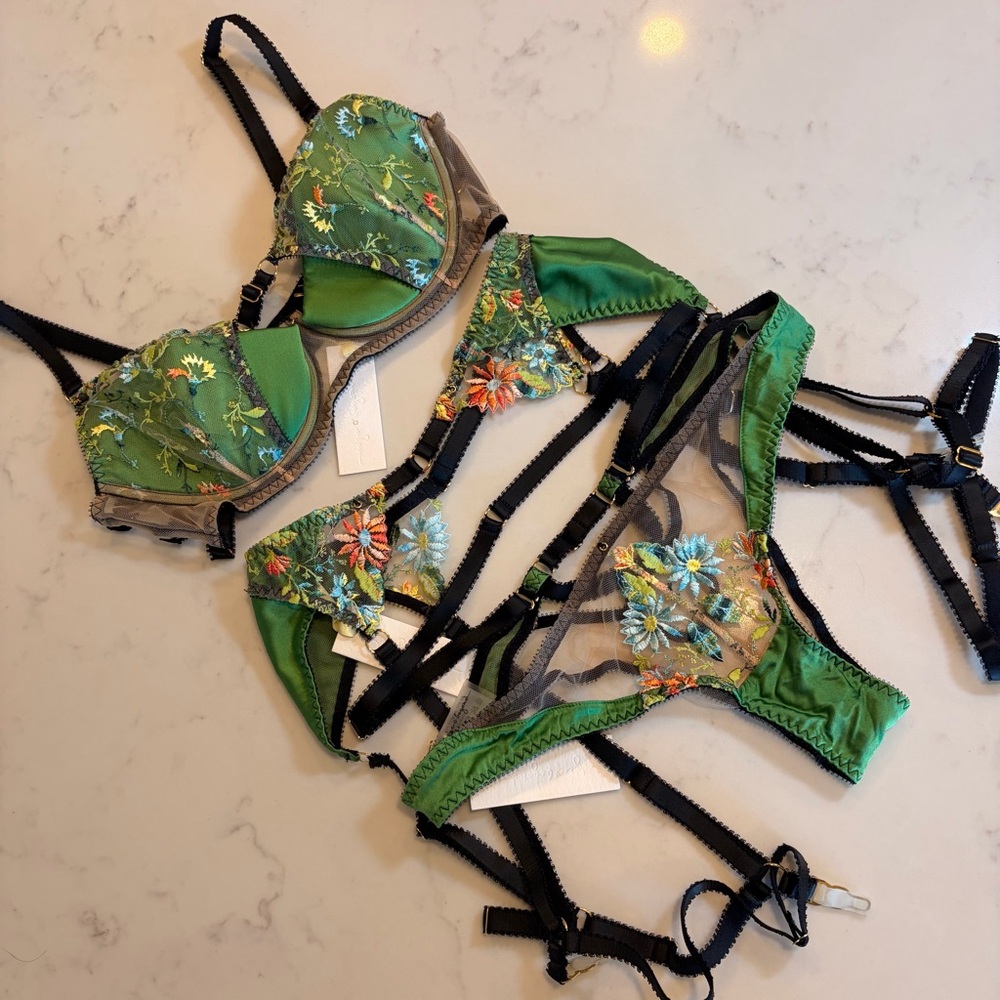 Edge o’ Beyond Sally Lingerie Set – Bra, Brief & Suspender